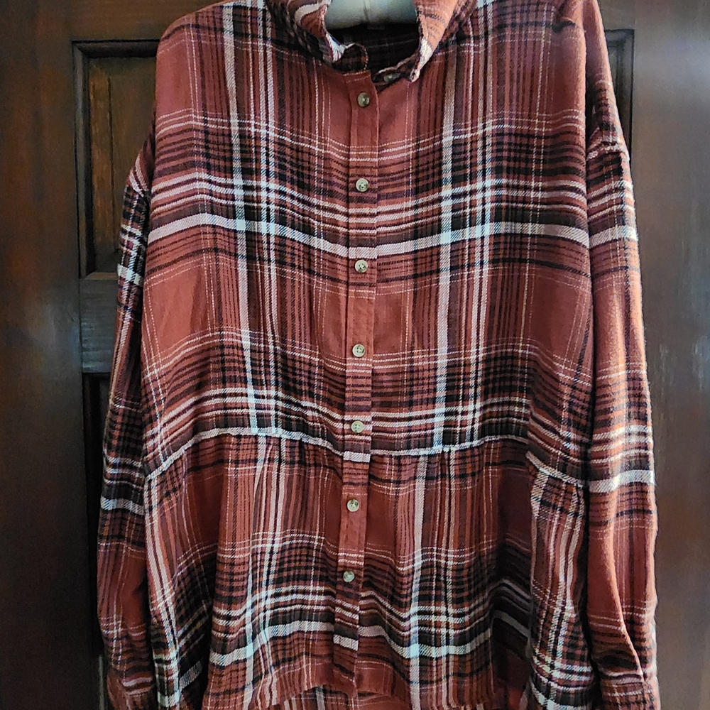 American Eagle Outfitters Red Plaid Casual Shirt
